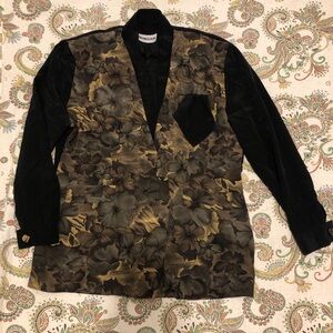 Vintage floral blazer with built in hankerchief pocket